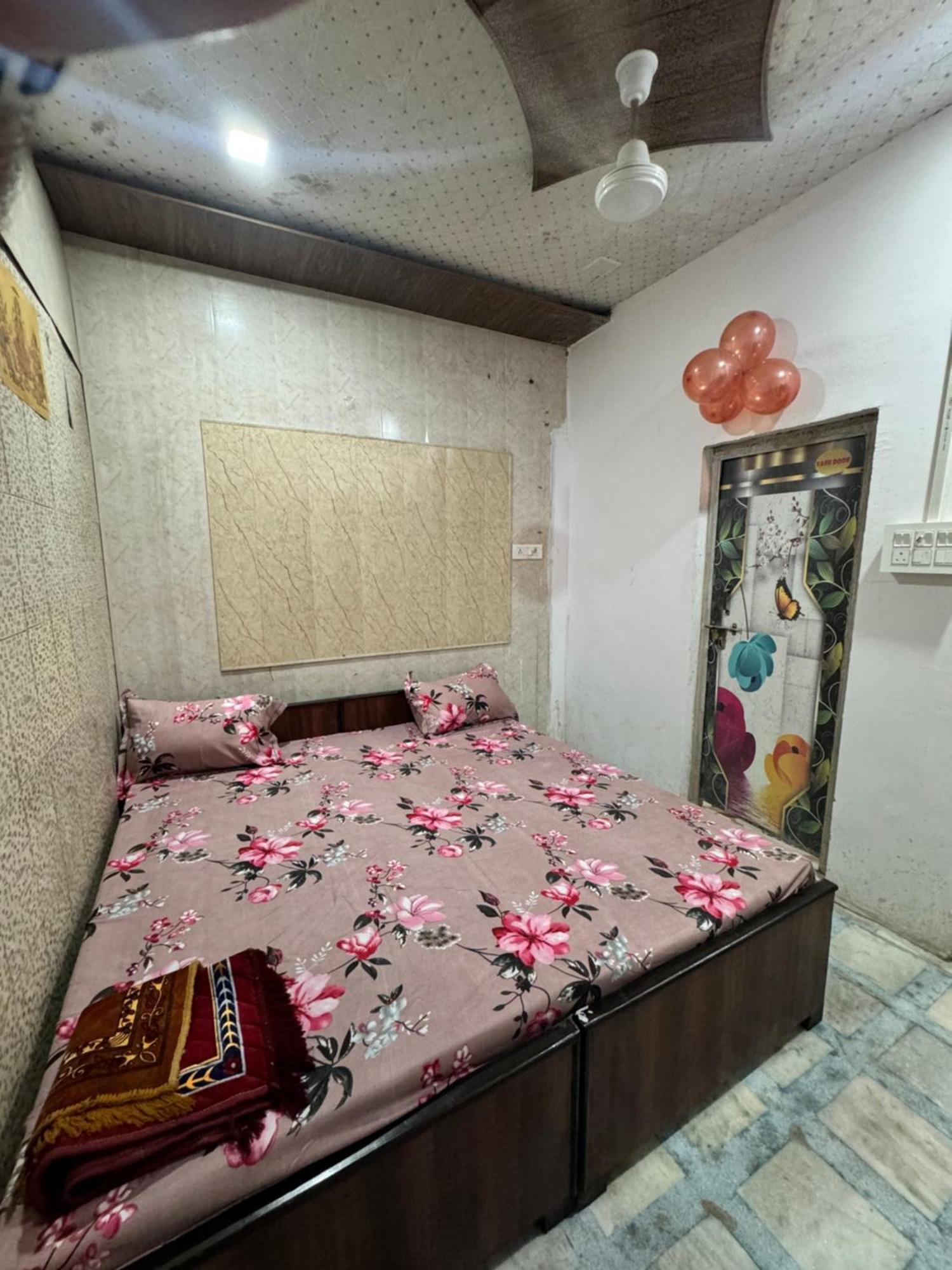 Pakhi Residency Hotel Vrindāvan Exterior foto